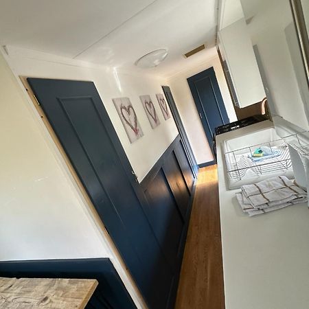 Tracey'S Hideaway - With Hot Tub & Amazing Views Hotell Llanasa Exteriör bild