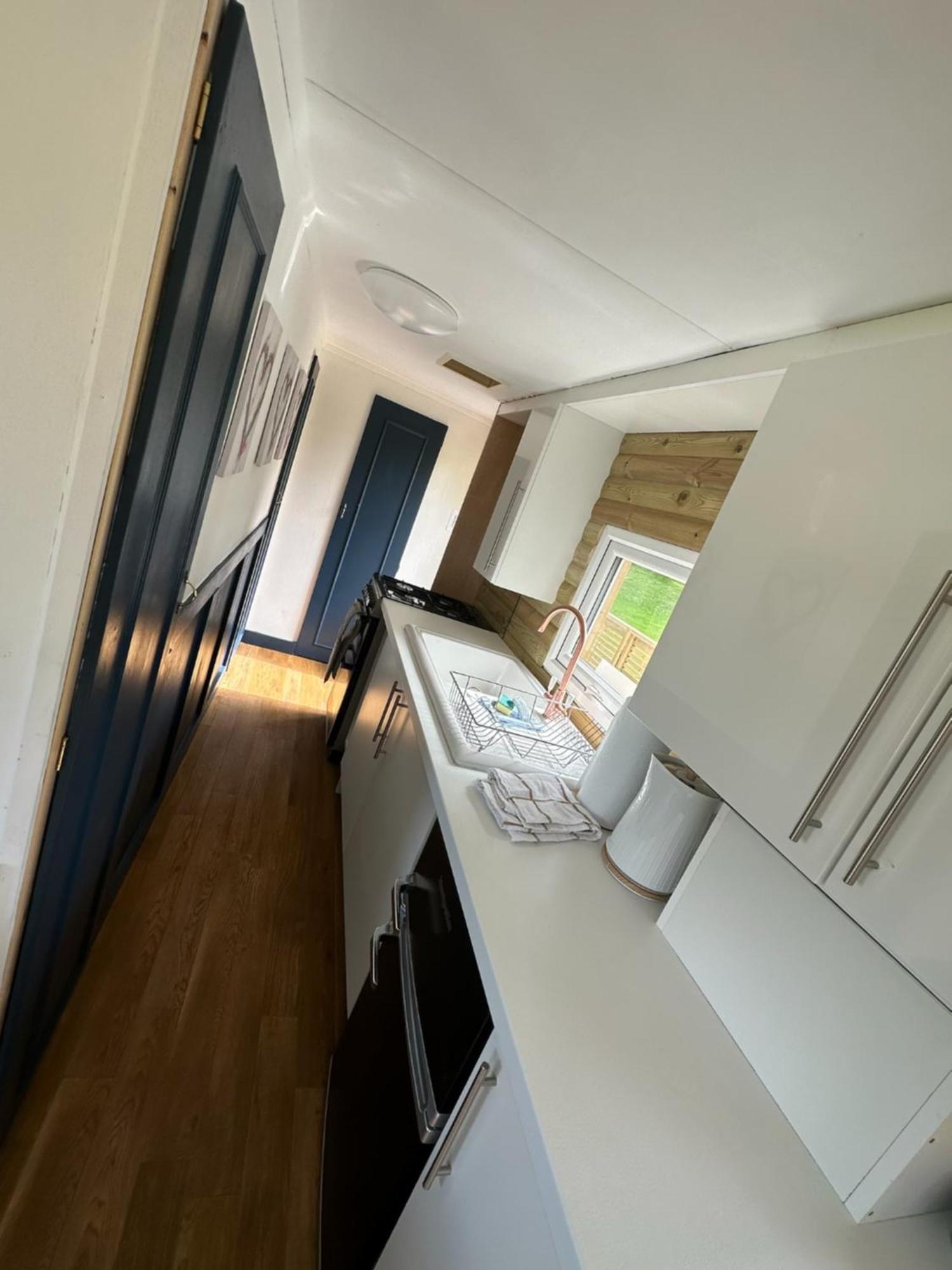 Tracey'S Hideaway - With Hot Tub & Amazing Views Hotell Llanasa Exteriör bild